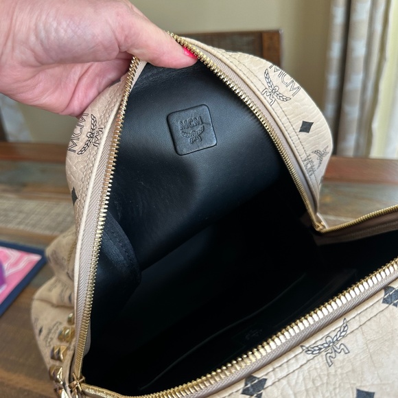 💥🛍💥MCM Beautiful monogram nappa leather backpack- Gorgeous!!💥🛍💥 - Picture 12 of 16